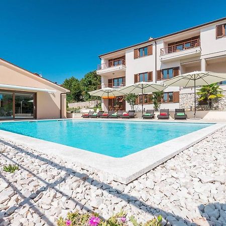 E&T Apartments With A Beautiful Pool Рабац Экстерьер фото